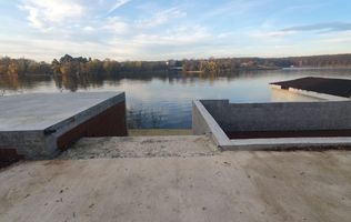 Vilă Spațioasă cu Vedere Superbă la Lac – Ghermănești Confort, Eleganță și Intim