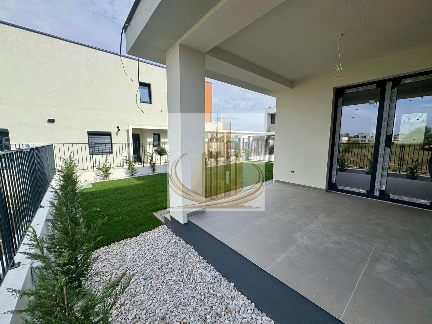 Duplex modern, 135 mp, grădină amenajată–Dumbrăvița, zonă linistita - Poză 22