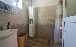 Casă spațioasă de vânzare în comuna Roșia .COMISION 0% - Poză 14