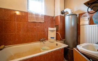 Casa singur in curte  cu dublu front stradal cu garaj in Iosia - Poză 6