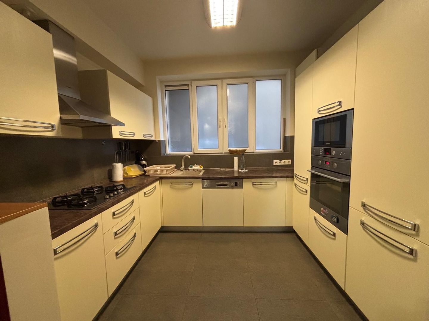 Apartament spatios si complet renovat - Poză 4