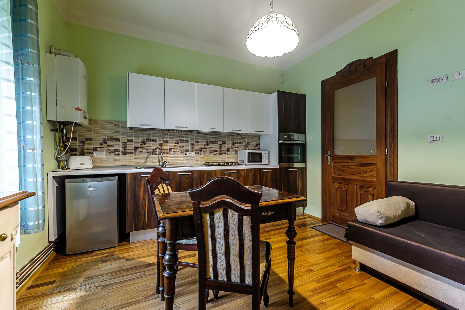 Apartament ultracentral cu destinație multiplă - Poză 3
