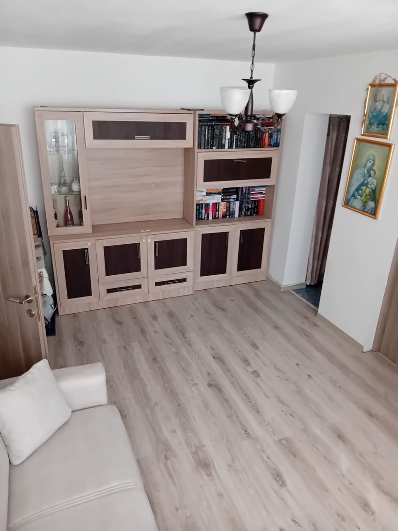 Apartament cu 2  camere Tiglina 1 zona Oraselul Copiilor,etaj.2 - Poză 2