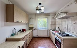 Apartament decomandat 4 camere de închiriat – zonă Medicina/Prefecturǎ - Poză 2