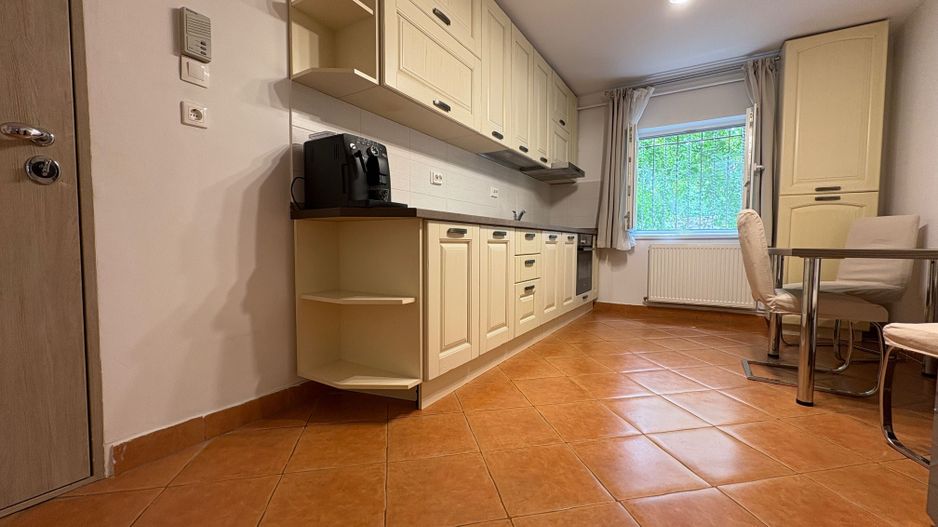 Proprietar vand apartament 3 camere, parter, Calea Lipovei - Poză 4