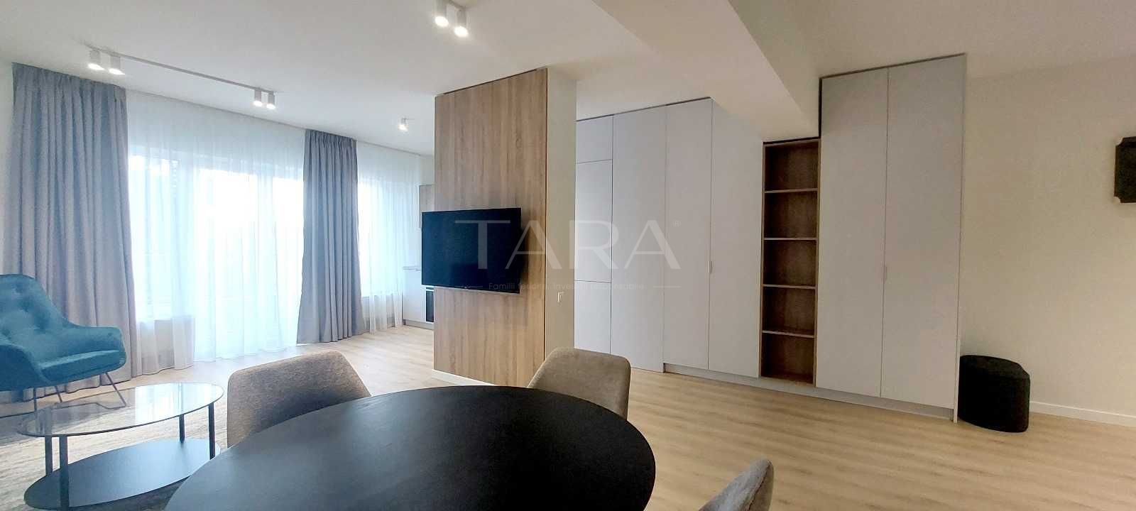 Apartament cu 2 camere de vanzare Plopilor - Poză 3