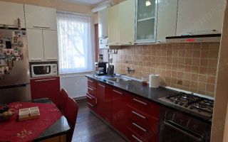 Vand apartament cu 3 camere in Tudor,strada Livezeni. - Poză 2