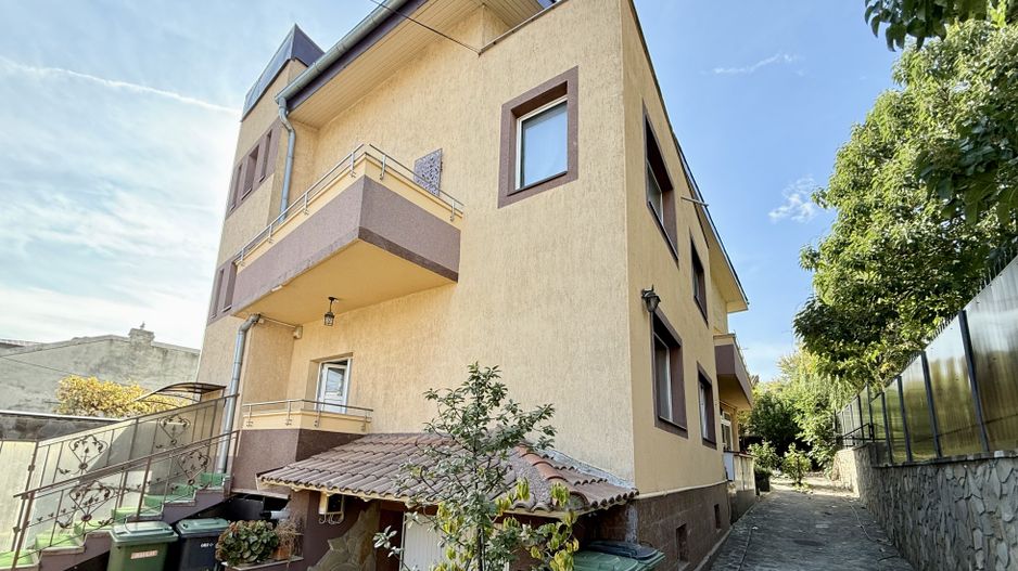 Casă practică, cu curte și parcare, în zona centrală - Parcul Carol - Poză 1