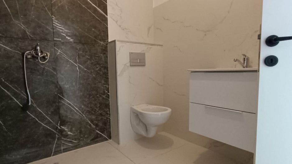 Casa Parter !4 dorm.+2 bai+2 parcari+teren liber 167mp! Calitate la su - Poză 7