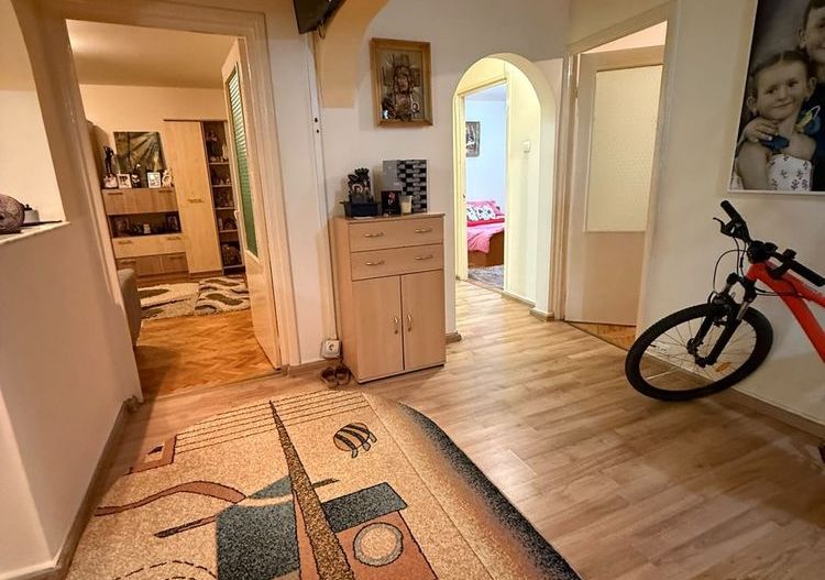 Vand Apartament 3 camere M16 - Poză 1