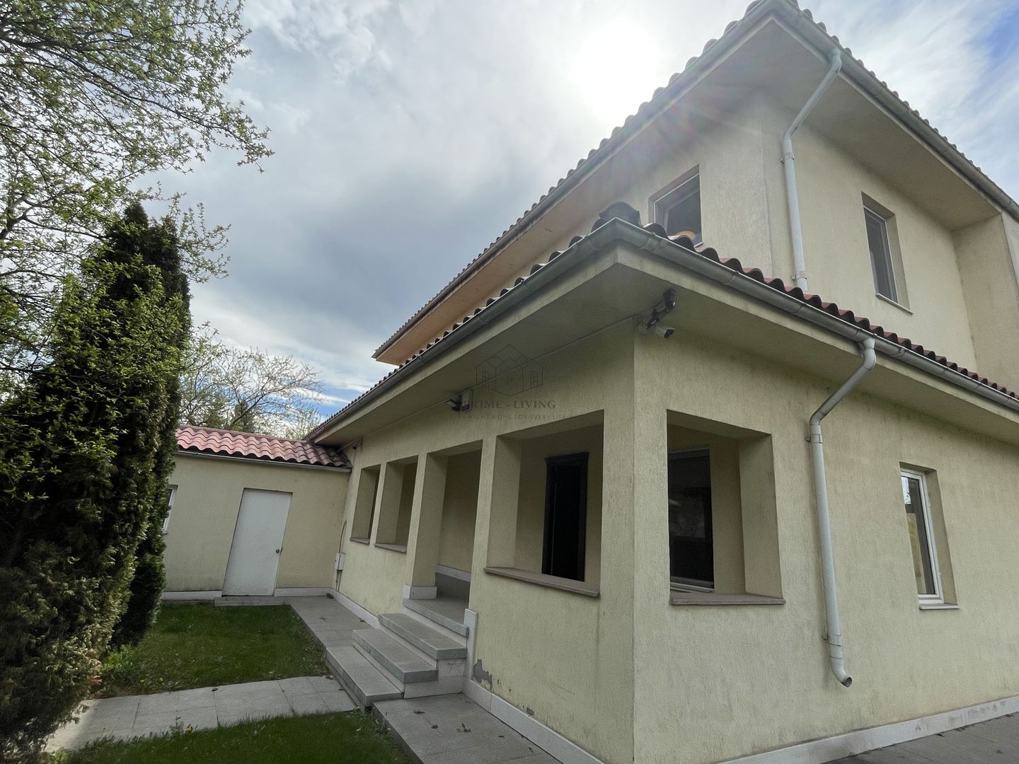 VILA SPATIOASA LA INCHIRIERE IN ZONA PIPERA LANGA SCOLI - Poză 26