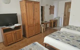 Pensiune 10 camere cu restaurant // teren 900 mp // Moieciu de Jos - Poză 27