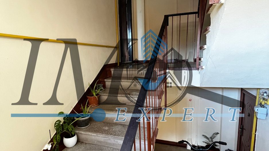 Apartament semi renovat de vânzare in Sebeș - Poză 10