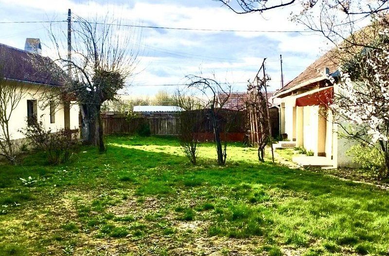 Casa situata central cu teren în suprafață de 5036 mp - Poză 2