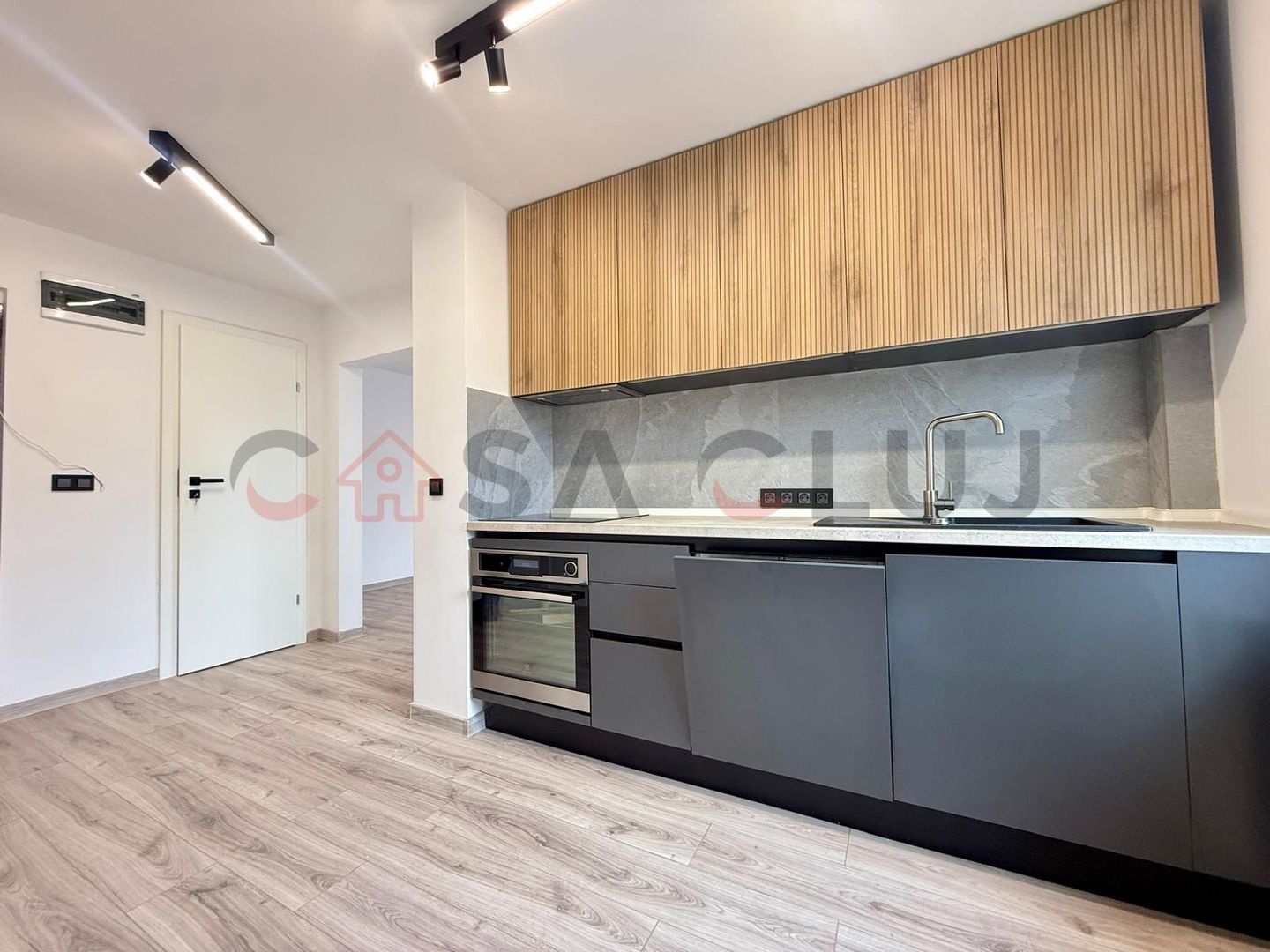 3 camere, renovat,  Academia de Muzică „Gheorghe Dima” - Poză 1