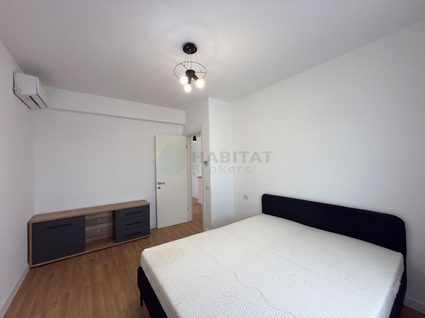 Vilă modernă cu 5 camere de închiriat în Corbeanca - Poză 24