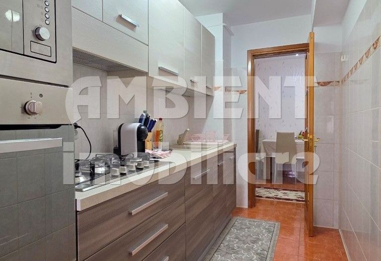 Apartament cu 3 camere, mobilat si utilat, etaj 1, zona Centru; - Poză 4