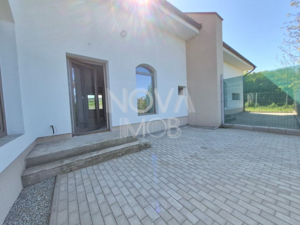 Casa generoasa cu 5 camere, 2 bai, dressing si parcare – Sura Mica - Poză 2