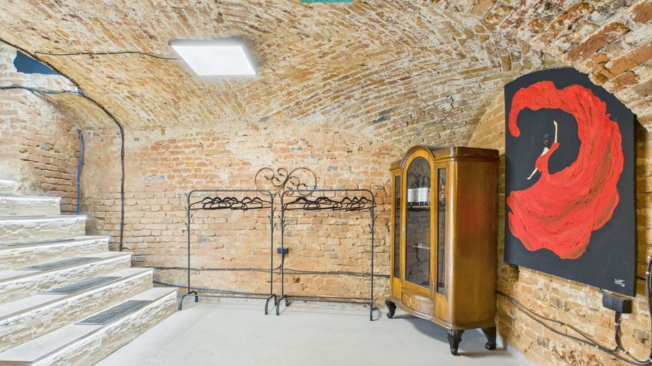 Eleganță subterană - pivniță exclusivistă Arad - Poză 6