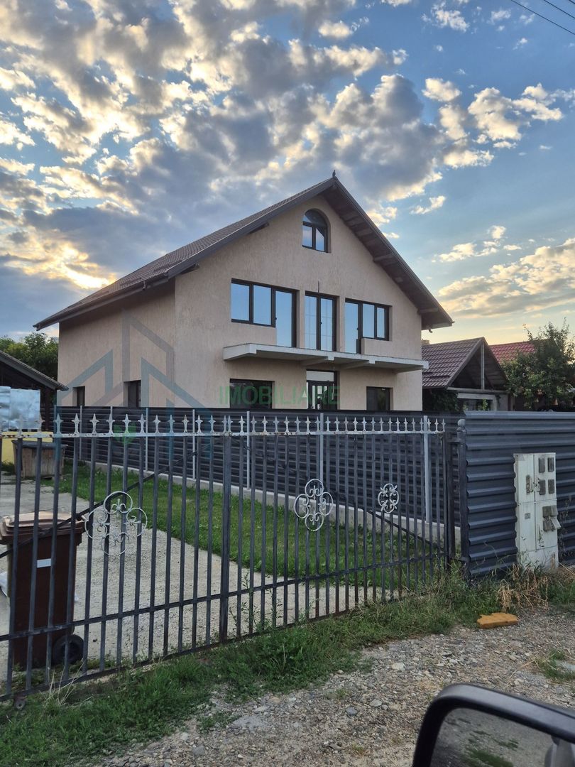 Casa P+M cu Garaj si 500 mp Teren - Holboca - Poză 2
