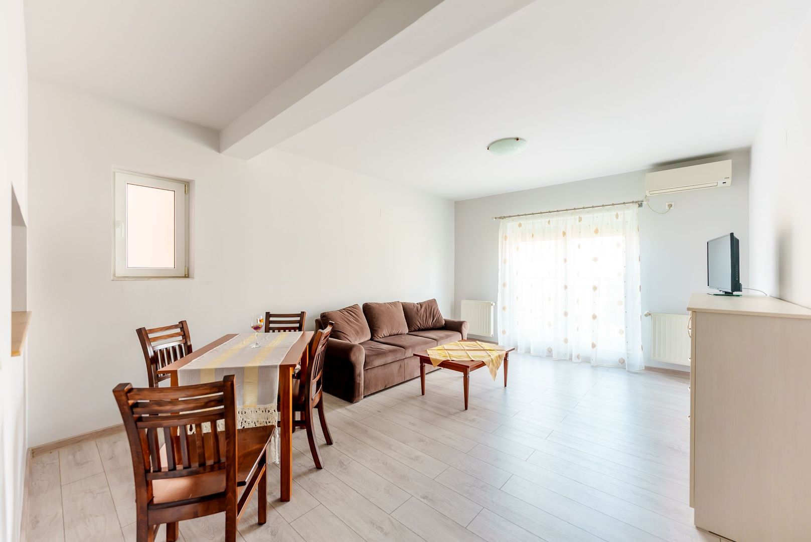 De închiriat apartament 2 cam deluxe în Subcetate - Poză 3