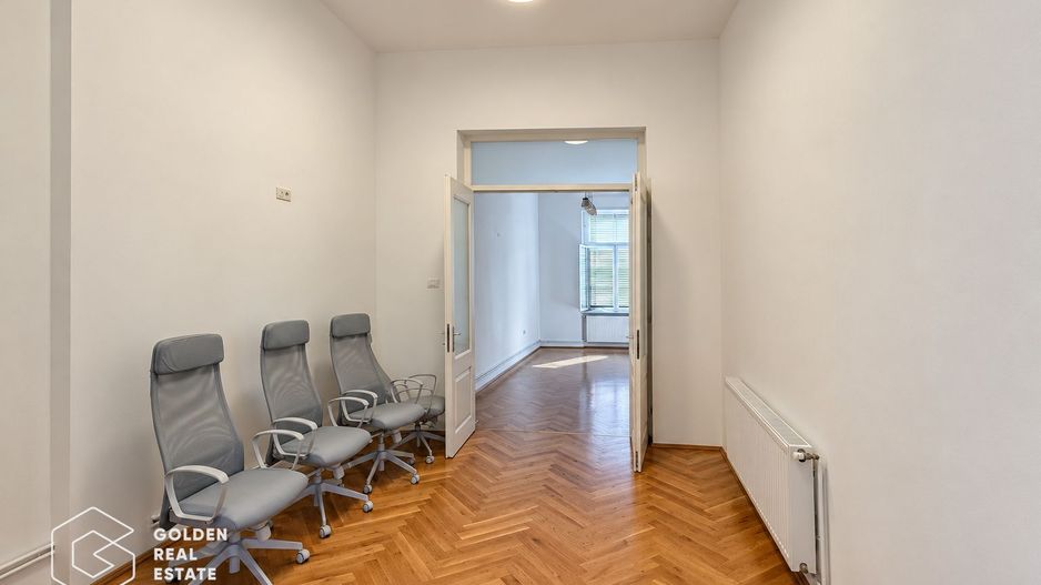Apartament ultracentral, 3 camere, ideal atat ca locuinta, cat si pt birouri - Poză 3