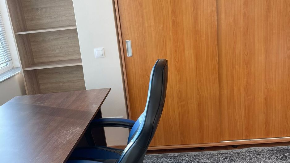 Închiriere apartament 3 camere | Piața Victoriei | Etaj 7/8 cu lift nou - Poză 3