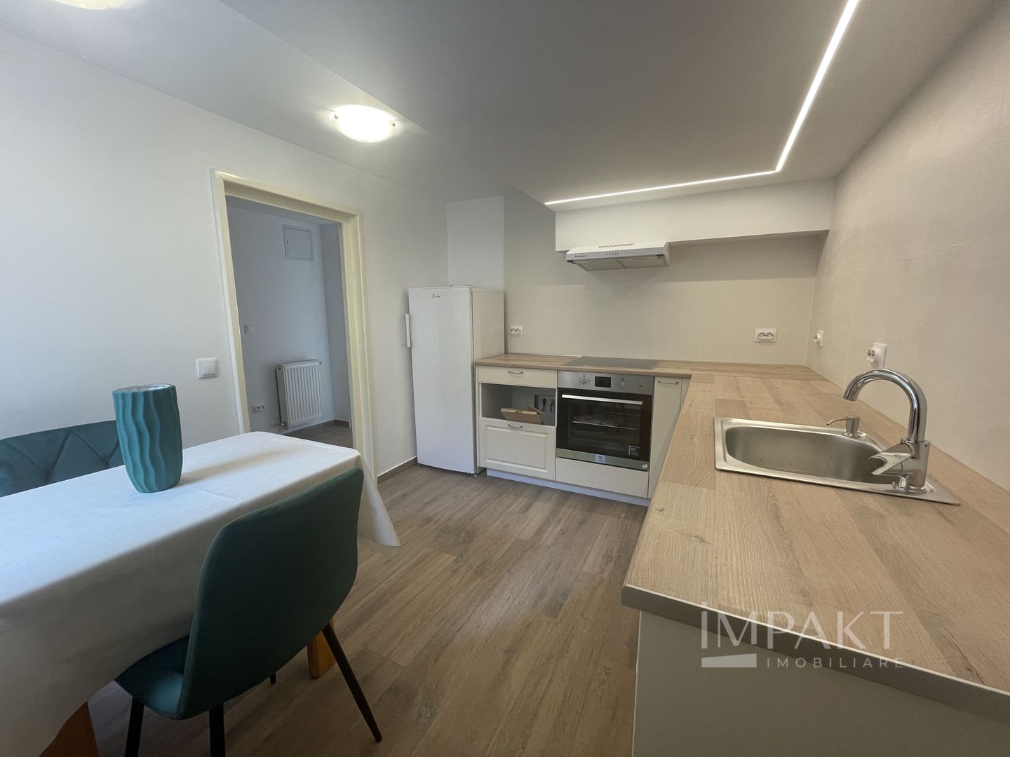 Apartament cu doua dormitoare, doua bai si living langa Piata Unirii - Poză 7