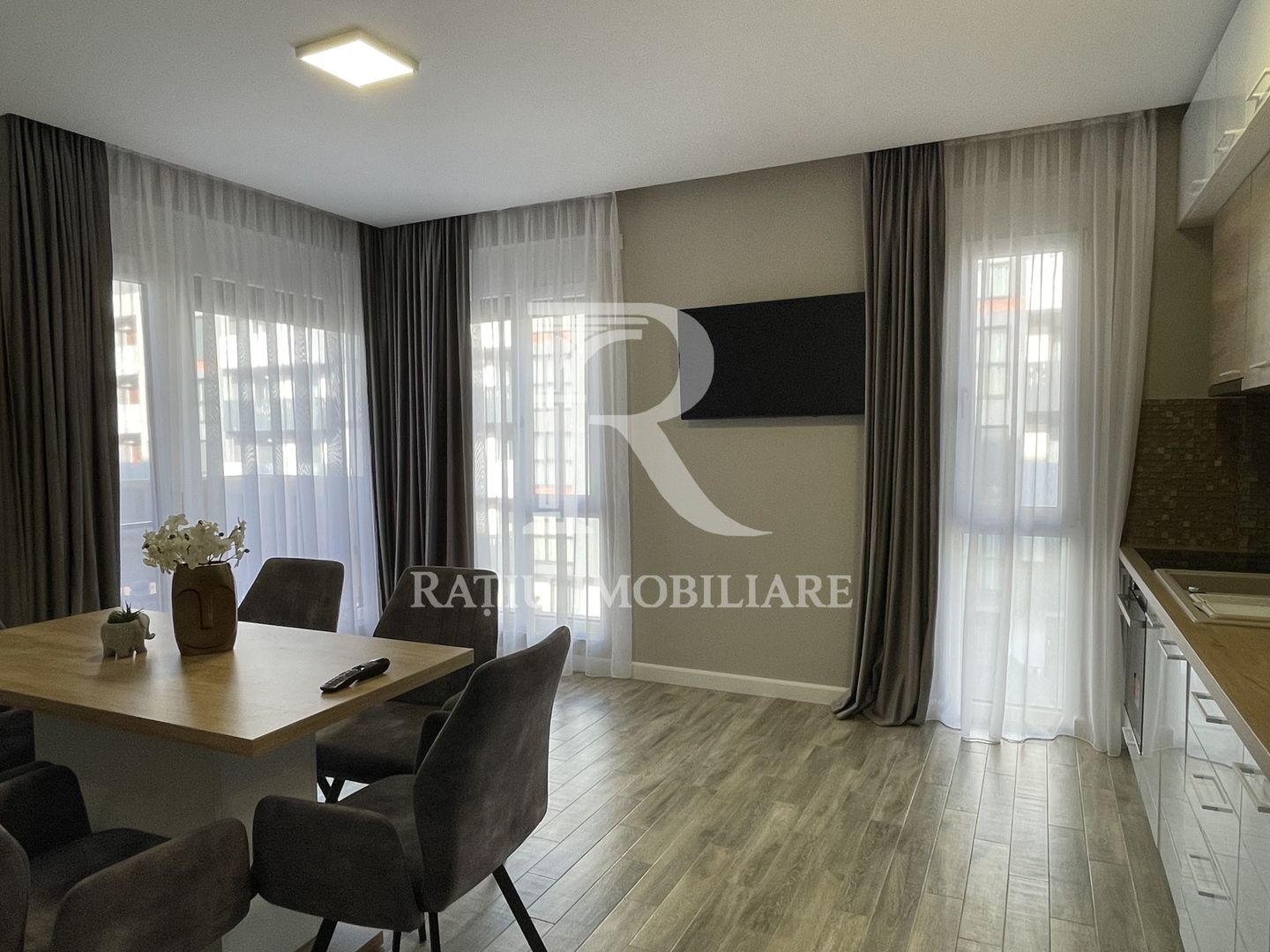 Apartament cu 3 camere | Parcare | Etaj 2 | West Residence | Oradea - Poză 2