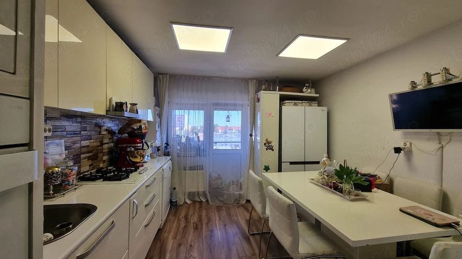 BRASADAS vinde ap 3 cam modernizat și parțial mobilat. - Poză 7