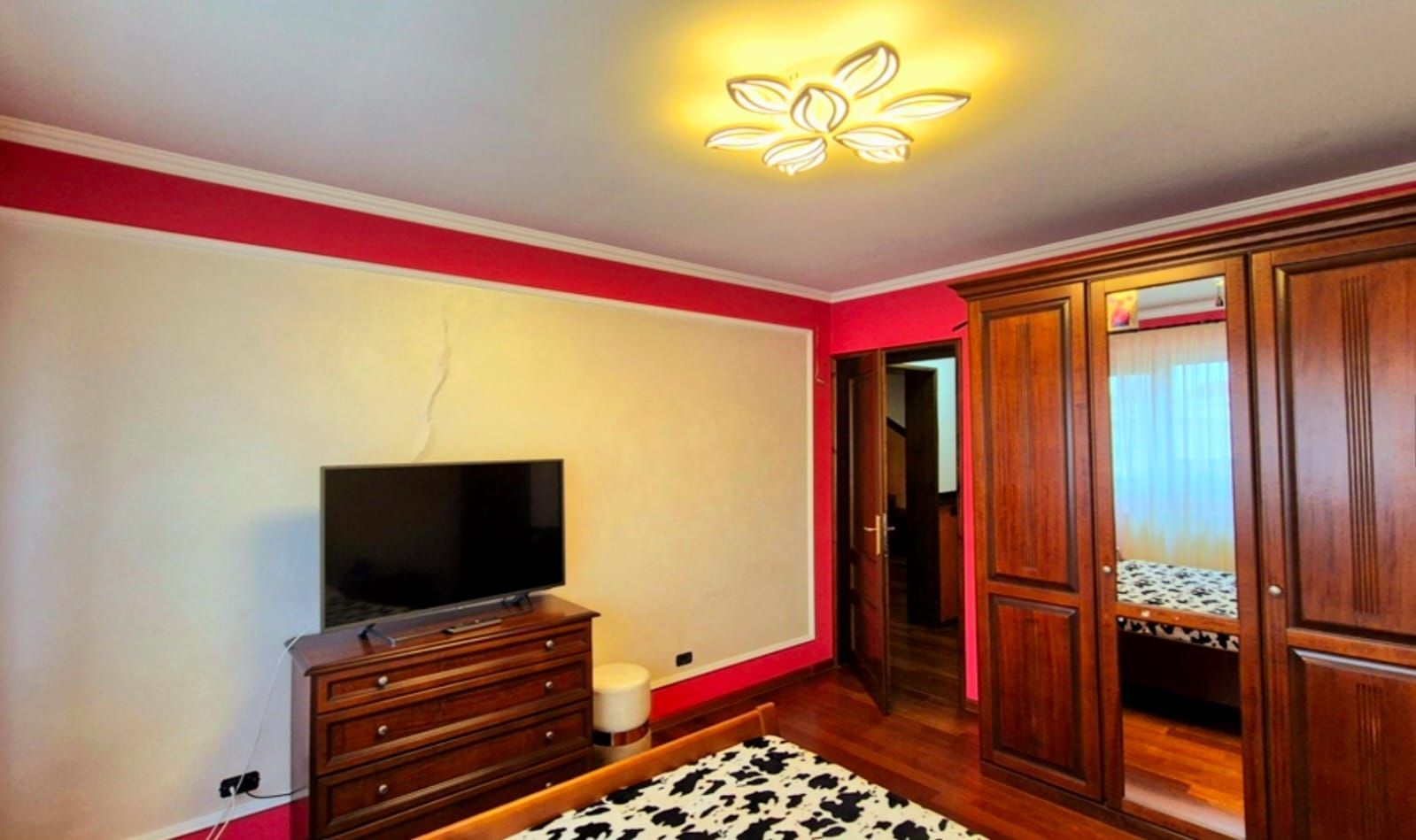 Cauți o casă mare sau spațiu pentru business? Aici le ai pe ambele! - Poză 11