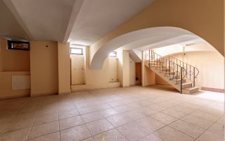 Apartament de vânzare la casă, 90 mp utili-Ultracentral Arad - Poză 2
