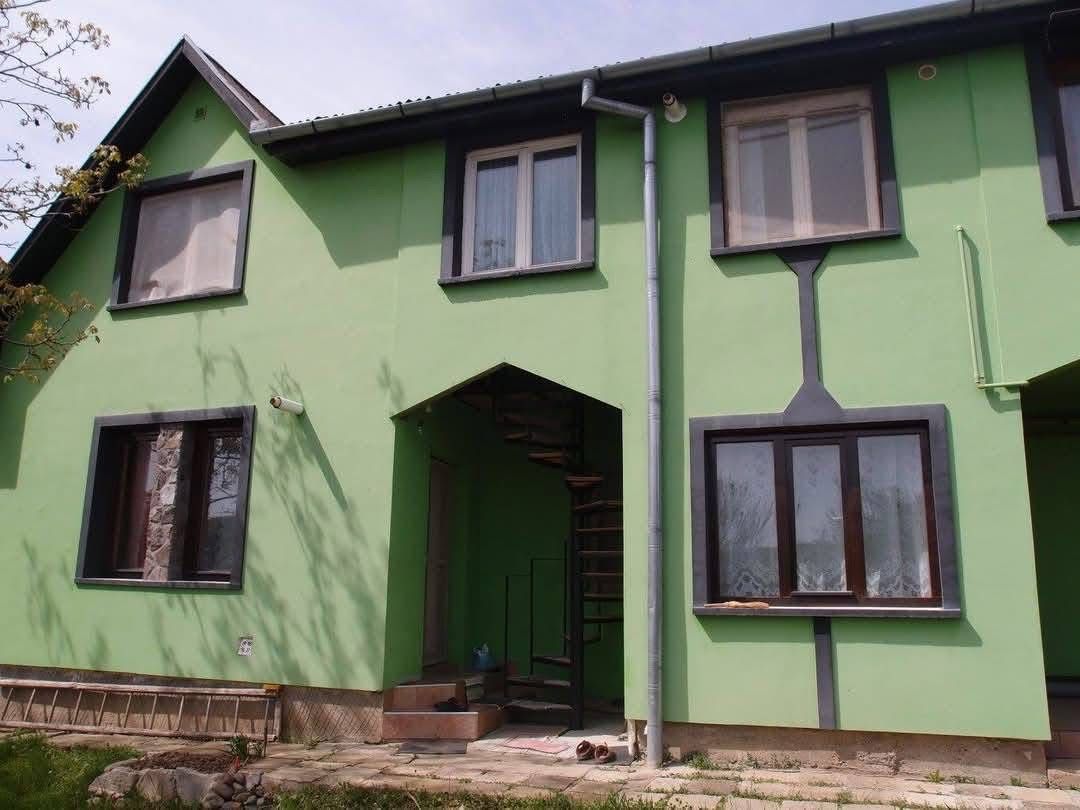 Casă cu etaj, Livezeni - Poză 1