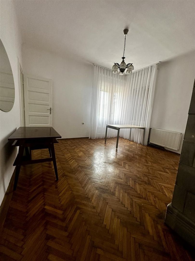 Casa Ultracentral singur ï¿½n Curte - Poză 7