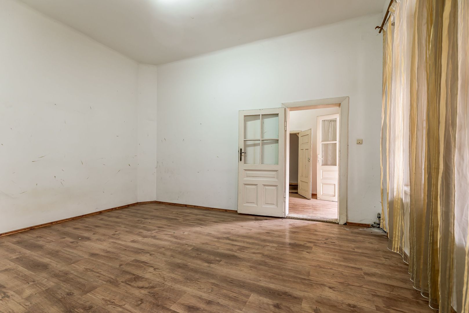 Apartament 2 camere Str. Lucian Blaga, clădire în renovare completa - Poză 3