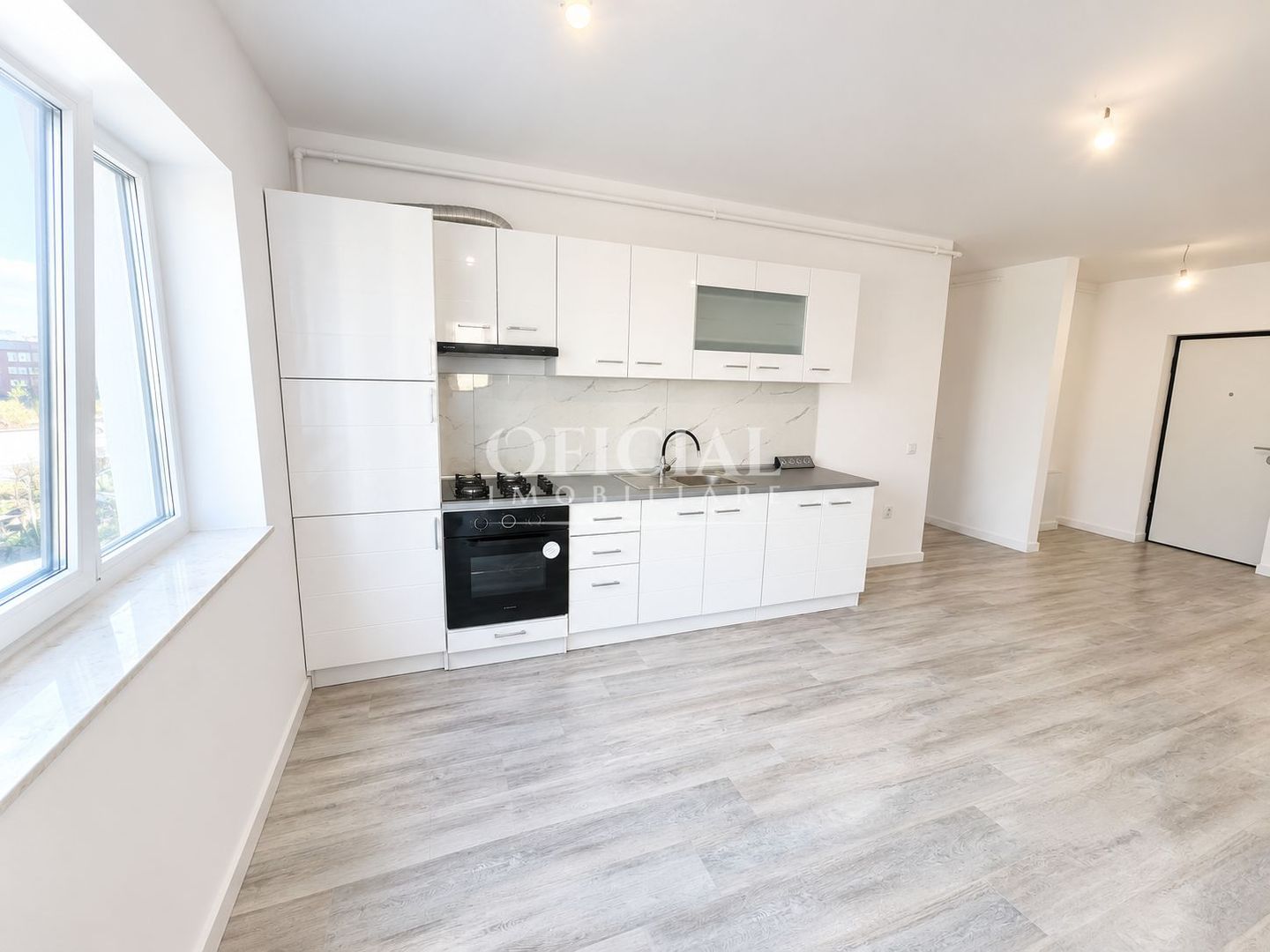 Apartament 3 camere | Terasa | Parcare | Lift | Eroilor | Floresti - Poză 1