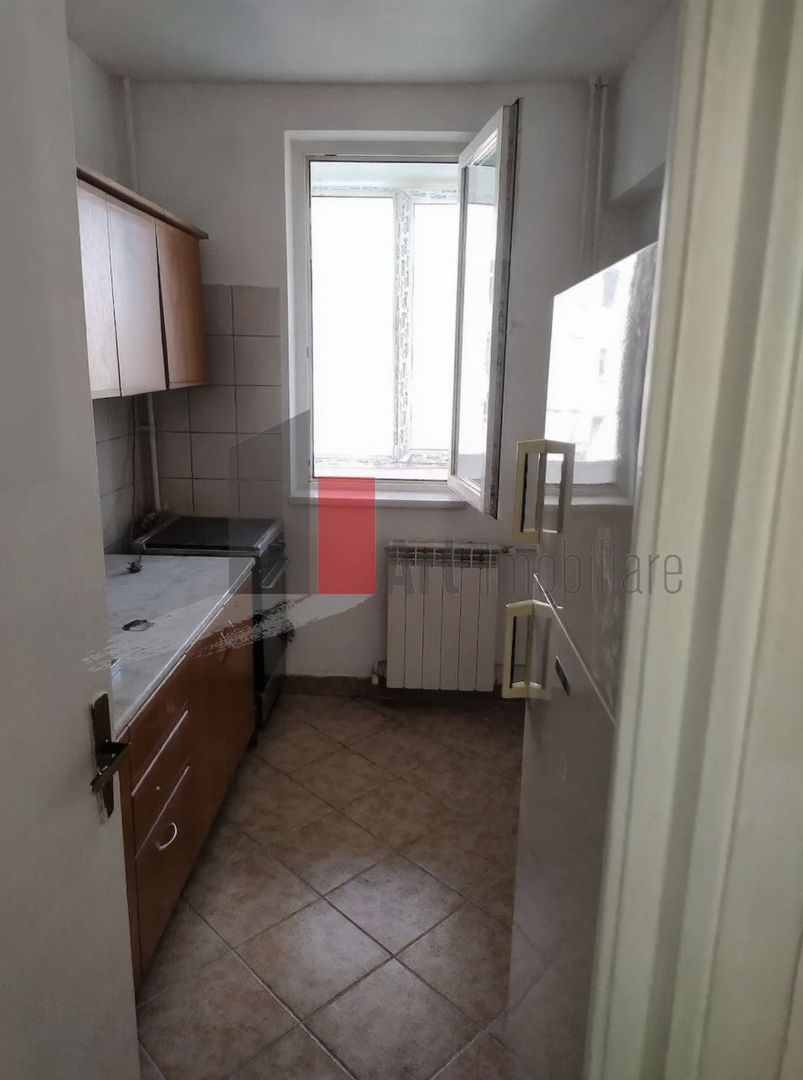 Vânzare apartament 2 camere semidecomandat Piața Progresul - Poză 1