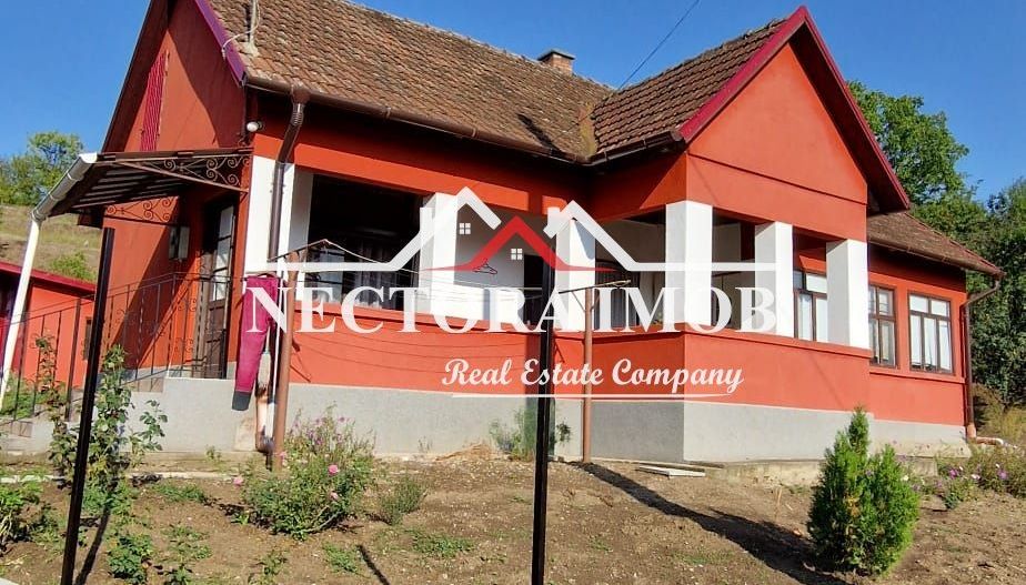 NECTORA IMOB-Casa Zona Podgoria cu 3 incaperi, 1700 mp teren,tip Conac - Poză 1