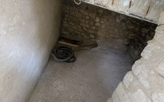Garaj solid cu subsol mare – perfect pentru mașină sau depozitare. - Poză 18
