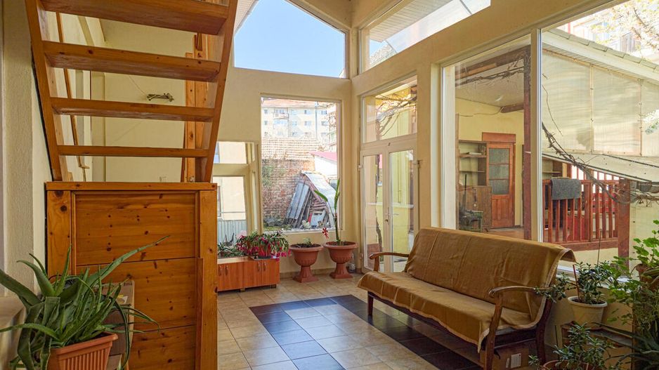 Lunei - Ion Neculce, 2 Apartamente. Mansarda 157 mp. Anexe, Lot 475 mp - Poză 8