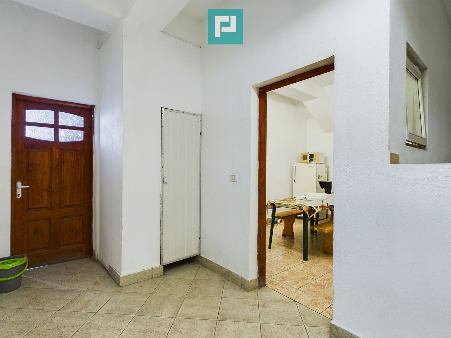 Clădire cu destinație comercială în Grădiște - Poză 5