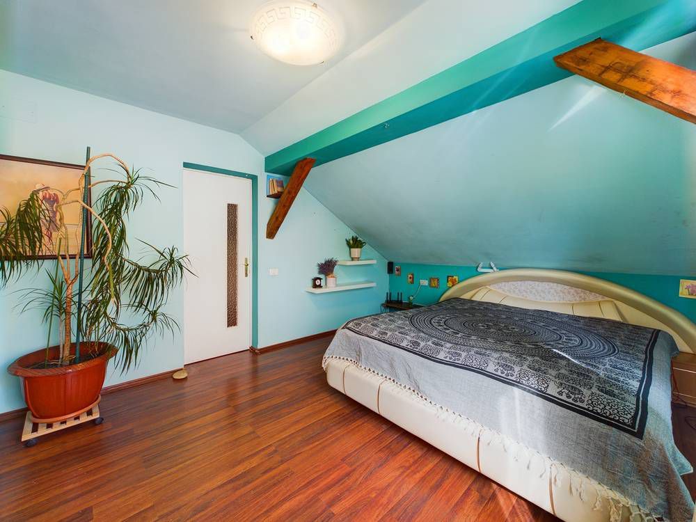 Casă generoasă în Grădiște - Poză 9