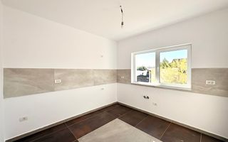 Duplex cu 4 camere, despărțit prin camera tehnica | Mosnita Noua - Poză 6