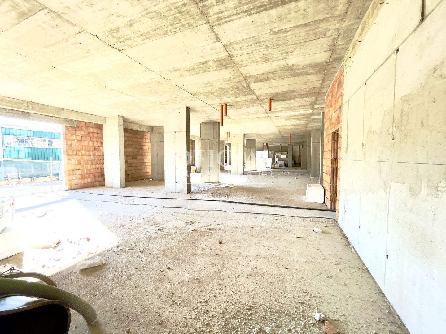 Spațiu de depozitare de închiriat 556,6 m2 utili | 6 € /m2 | Zona VIVO - Poză 2