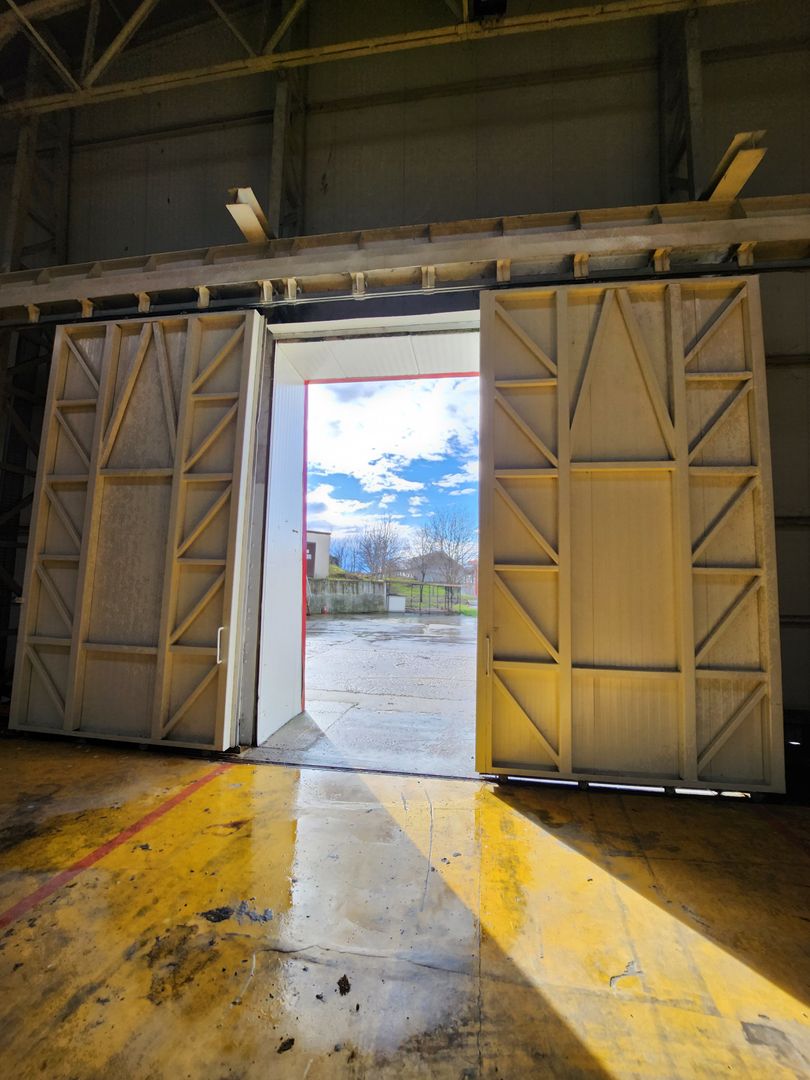 Hale depozit-productie industriala la 20 km de TM - Poză 8