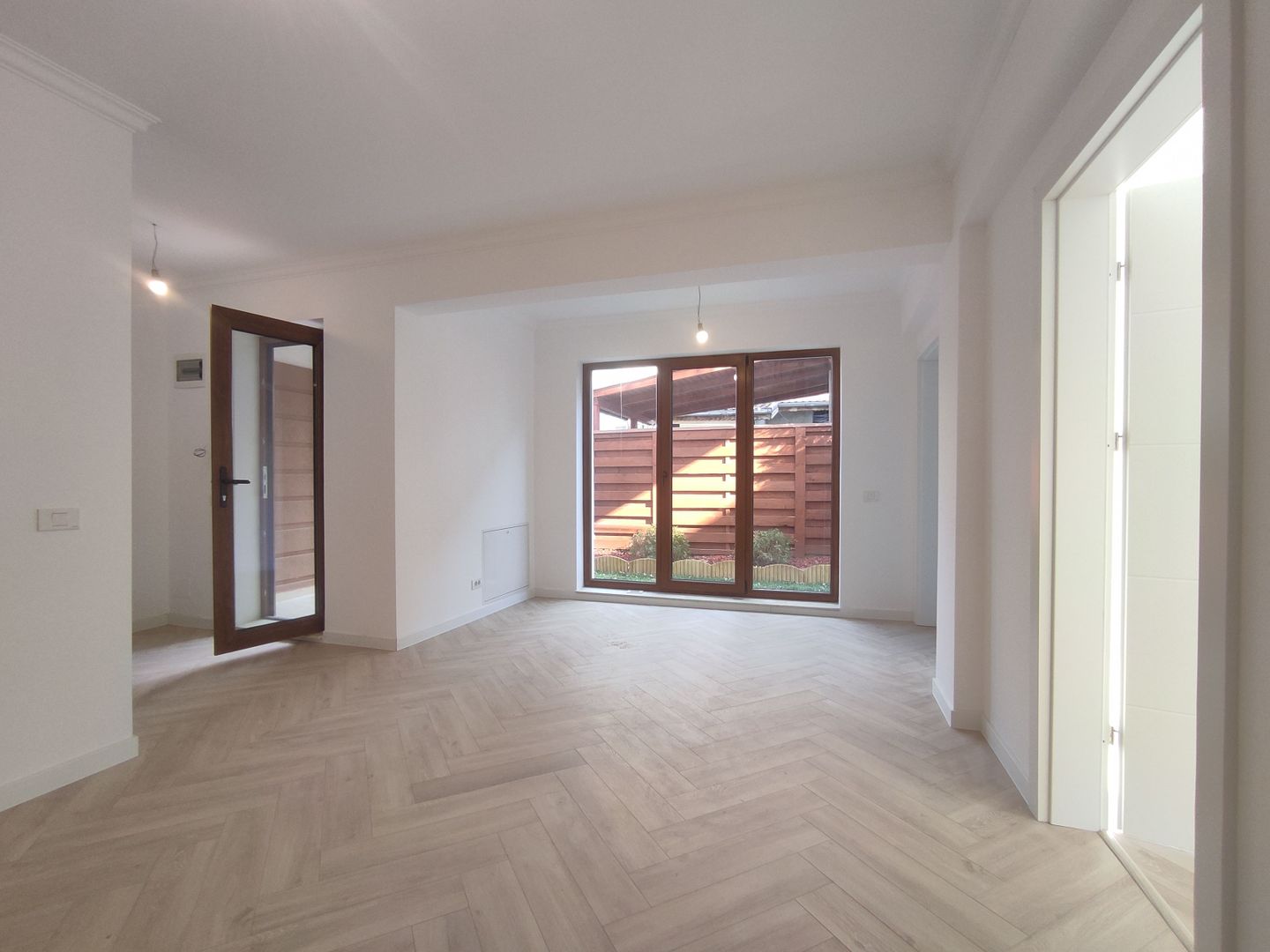 Vanzare apartament 3 camere cu gradina la 5 minute de metrou - Poză 8