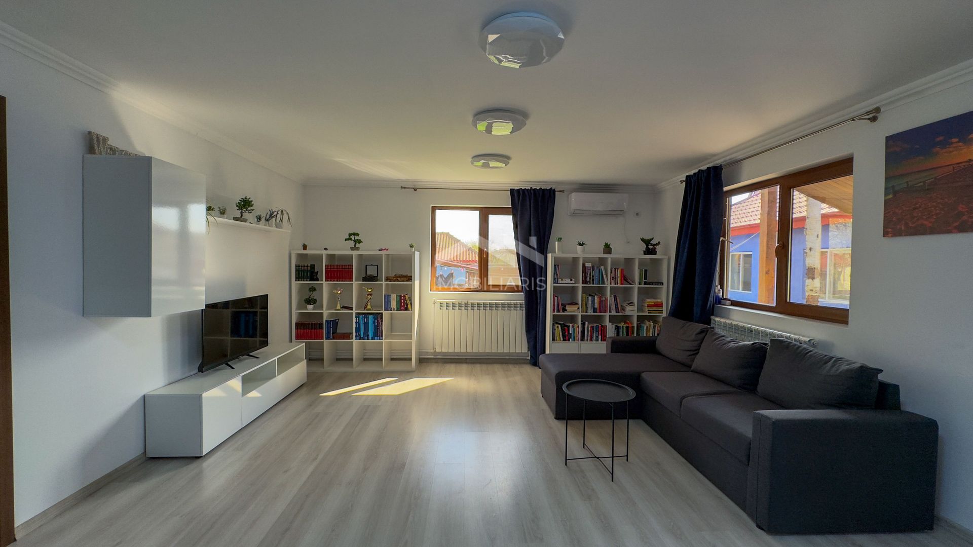 Casă modernă cu 5 camere, garaj și curte mare, mobilată in Corbu - Poză 10