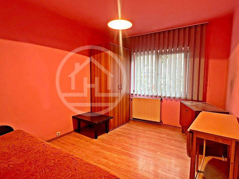 Apartament cu 3 camere de vanzare in zona Rogerius, Oradea - Poză 11