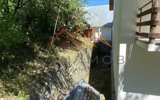 Vila de vanzare, teren 3100 mp, 7 camere, 6 grupuri sanitare, 3 CT, an 1997 - Poză 12