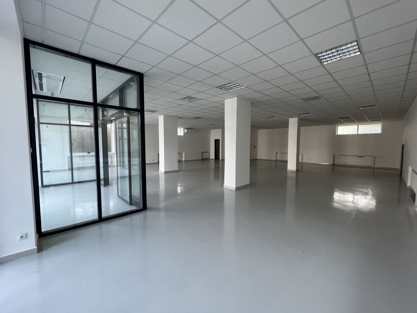 Spatiu comercial mare - Crangasi (aproape de piata, metrou) - Poză 3